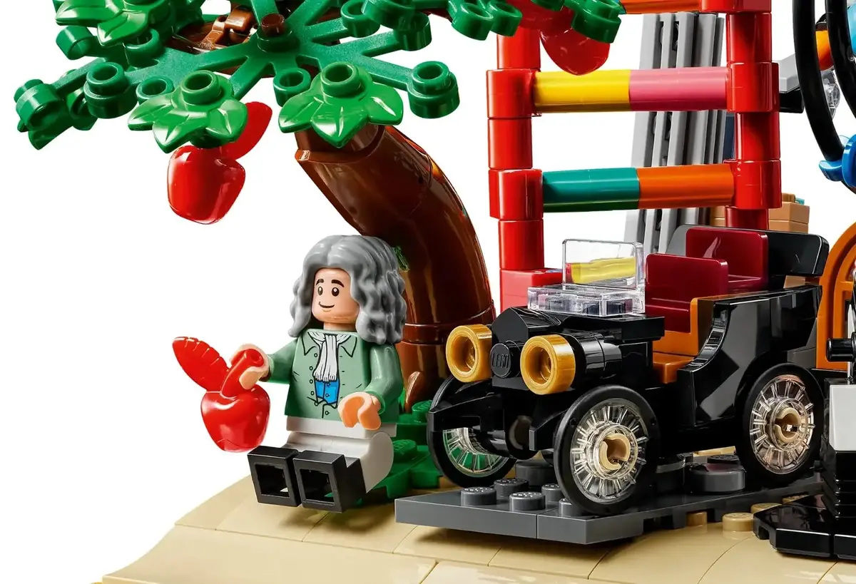 LEGO Ideas 21355 — Ewolucija precīzo priekšmetu Photo 3