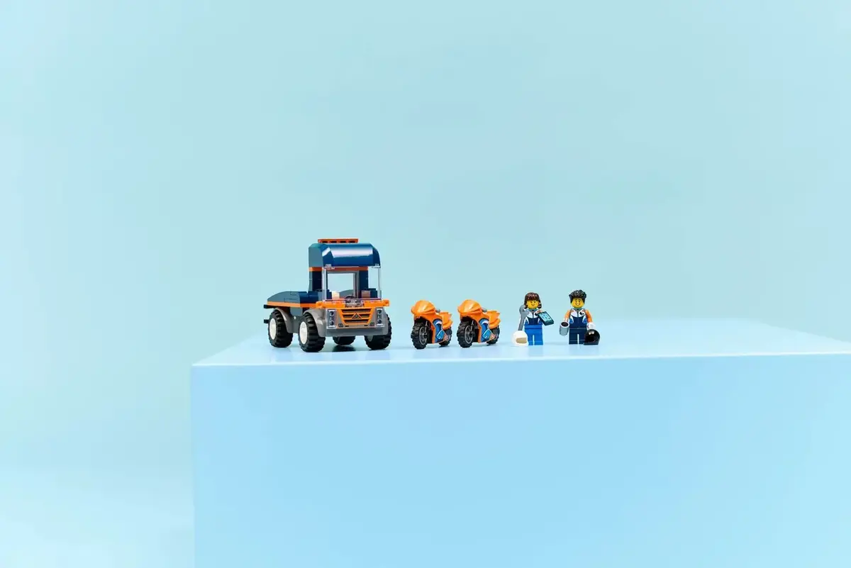 LEGO City 60491 motorcycle transport truck playset Photo 11