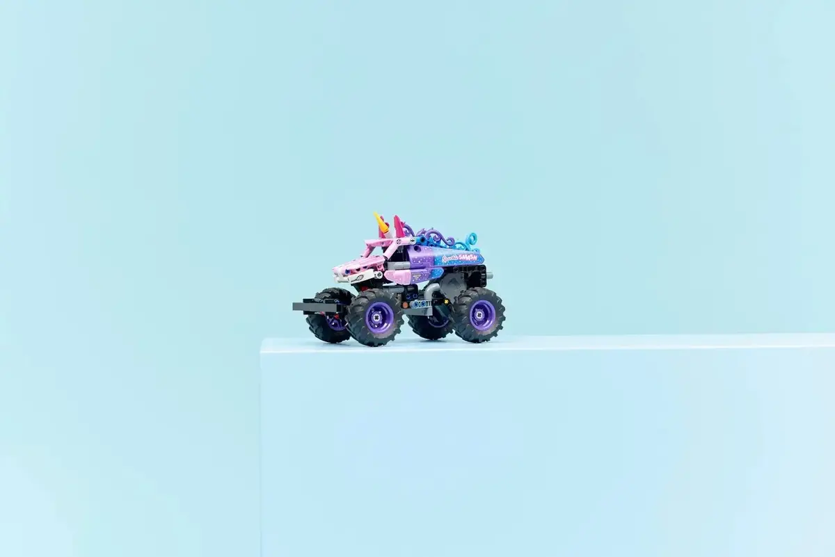LEGO Technic Monster Jam Sparkle Smash 42220 Photo 9