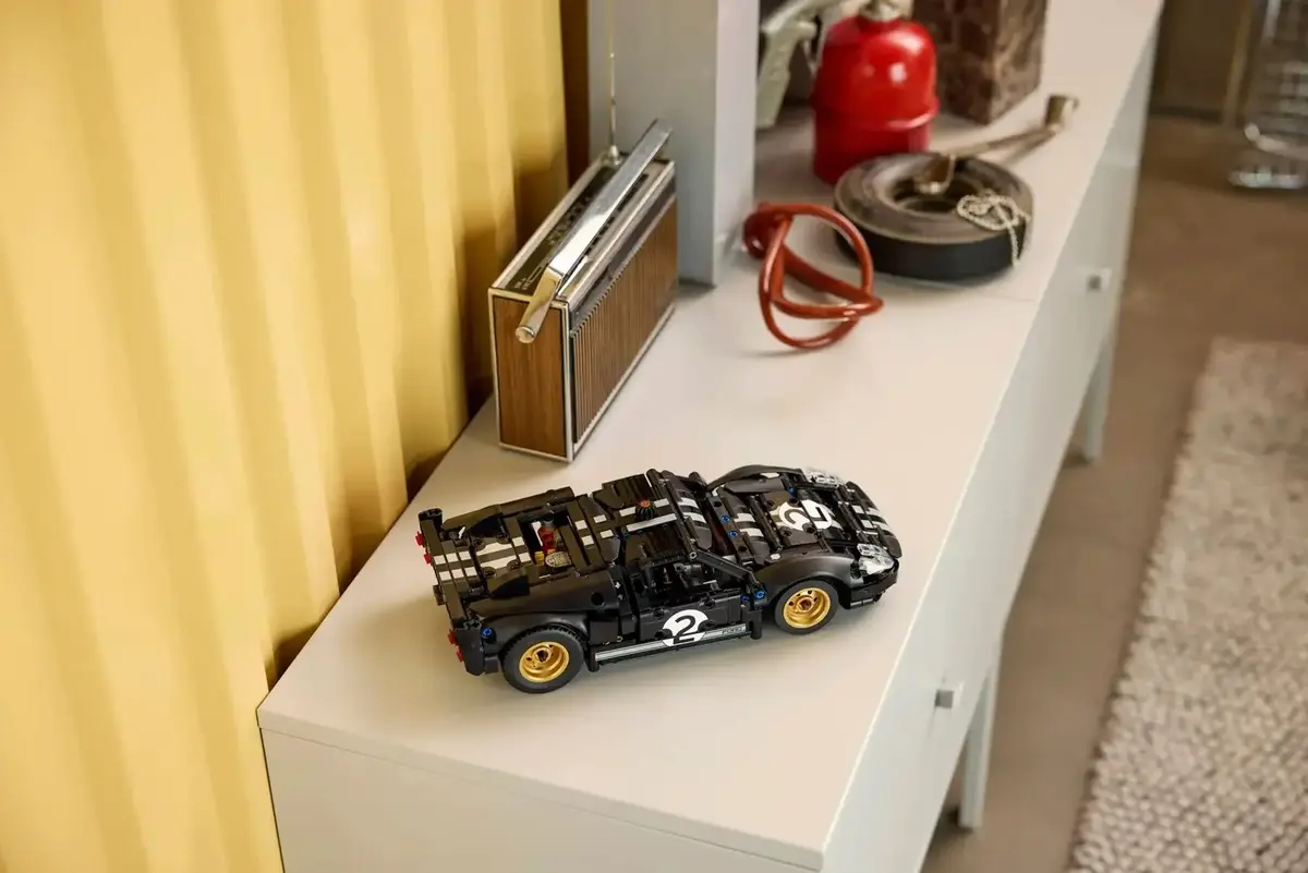 LEGO Technic 1966 Ford GT40 MK II 42223 model kit Photo 10