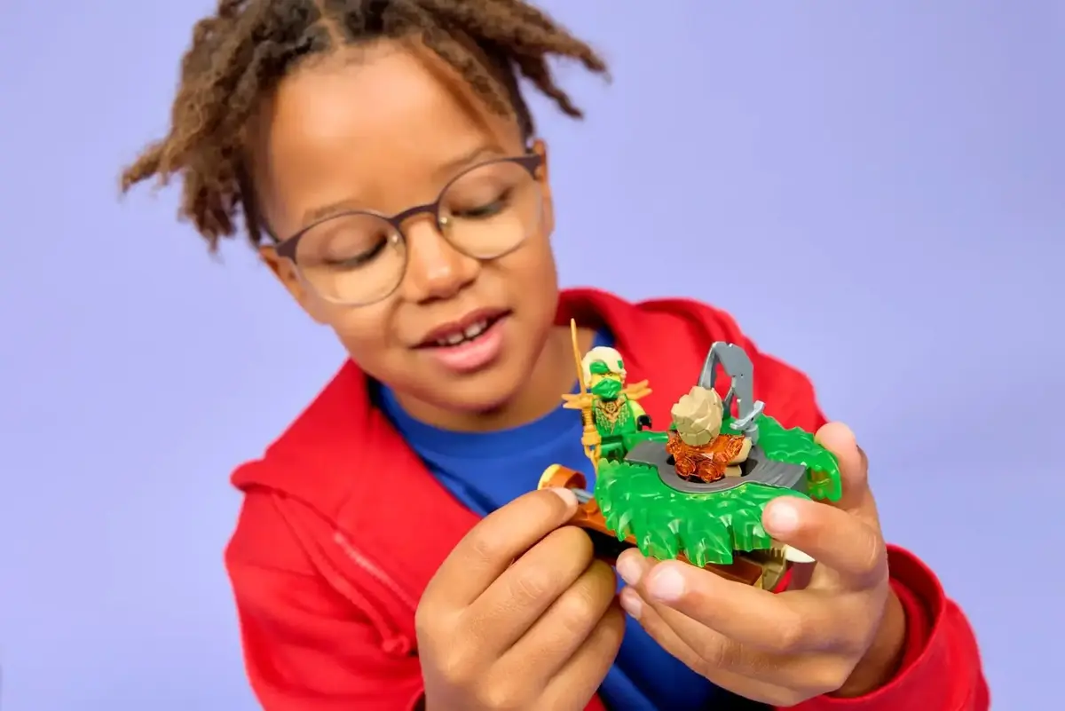 LEGO NINJAGO 71850 Lloyd vs Element Monster Spinner Photo 4