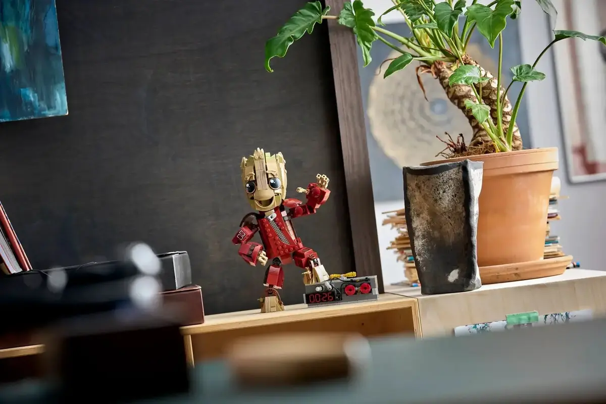 LEGO Super Heroes Marvel 76341 — Groot Ravager display Photo 3