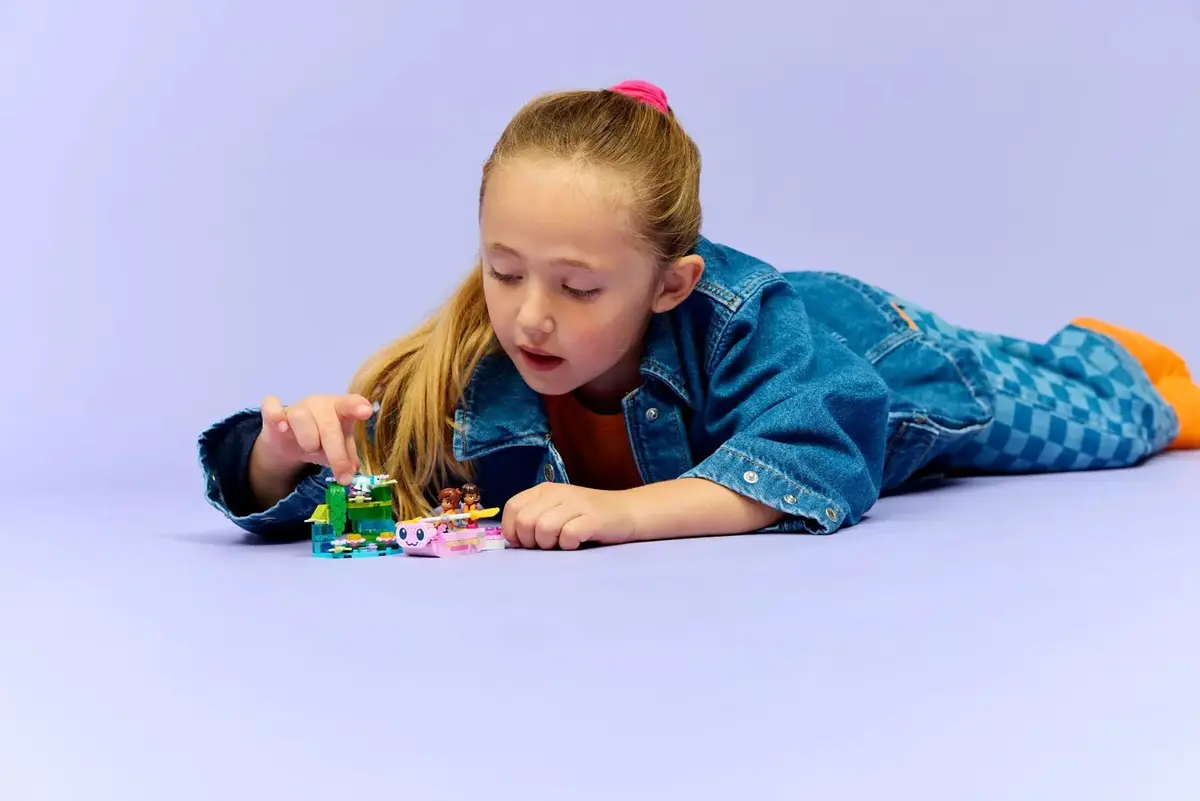 LEGO Friends 42681 Axolotl Boat adventure set Photo 9
