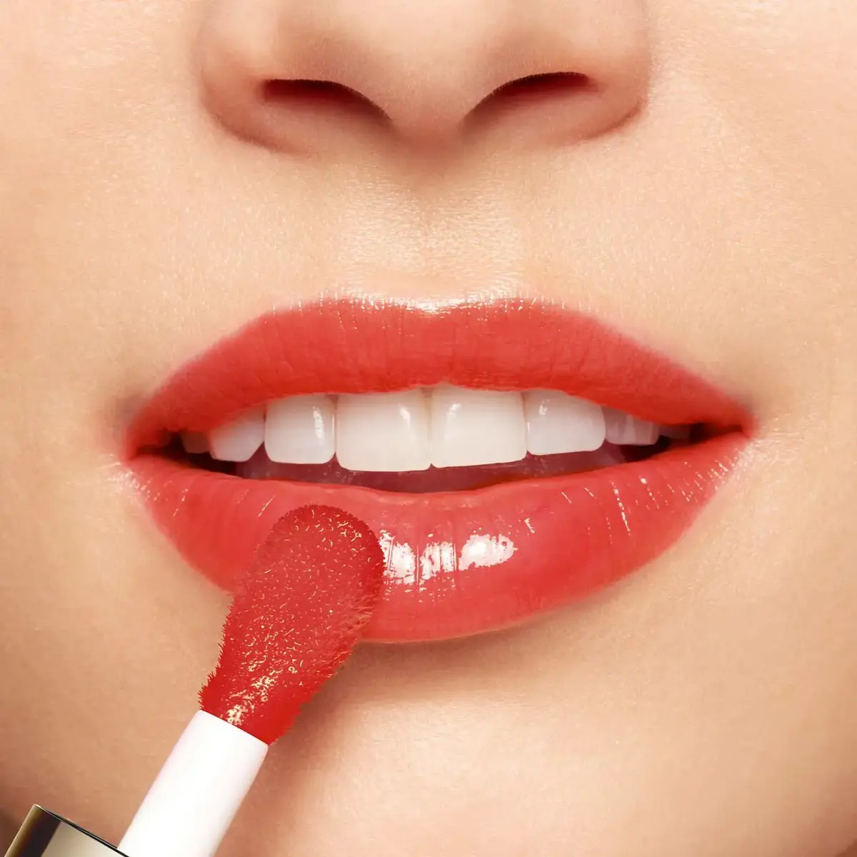 Clarins Lip Comfort Oil 08 Strawberry — бальзам-скраб для губ Photo 5