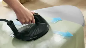 Intelligent automatic steam for effortless ironing