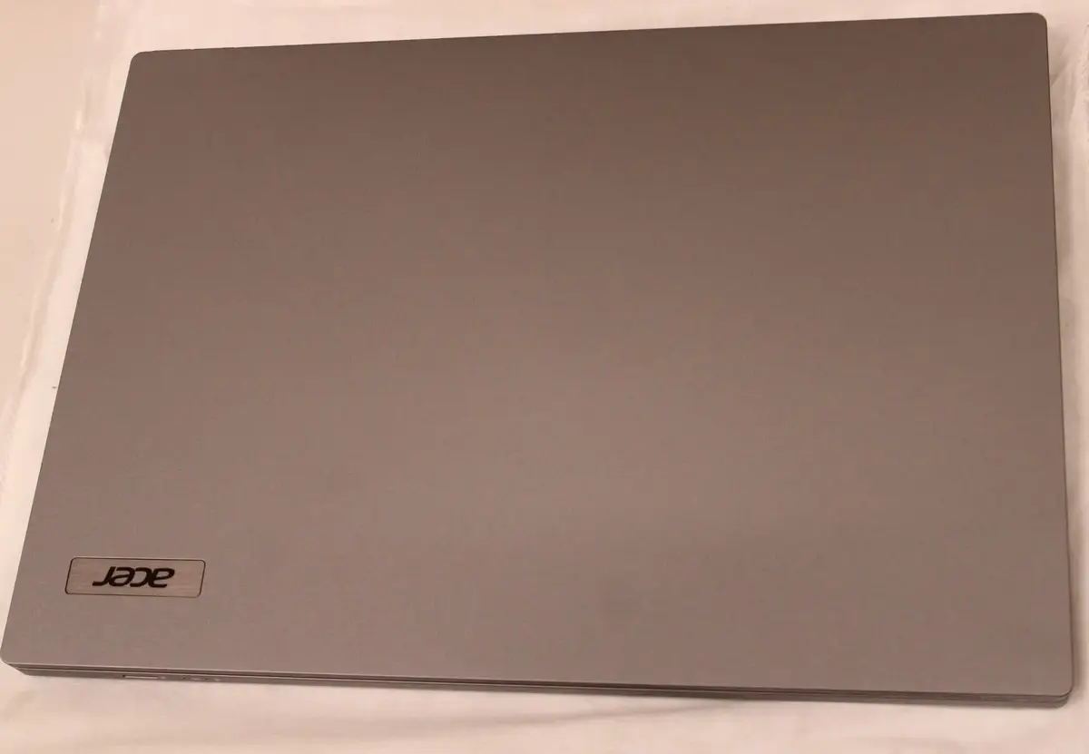 Acer TravelMate TMP216-41-TCO 16" laptop Photo 3