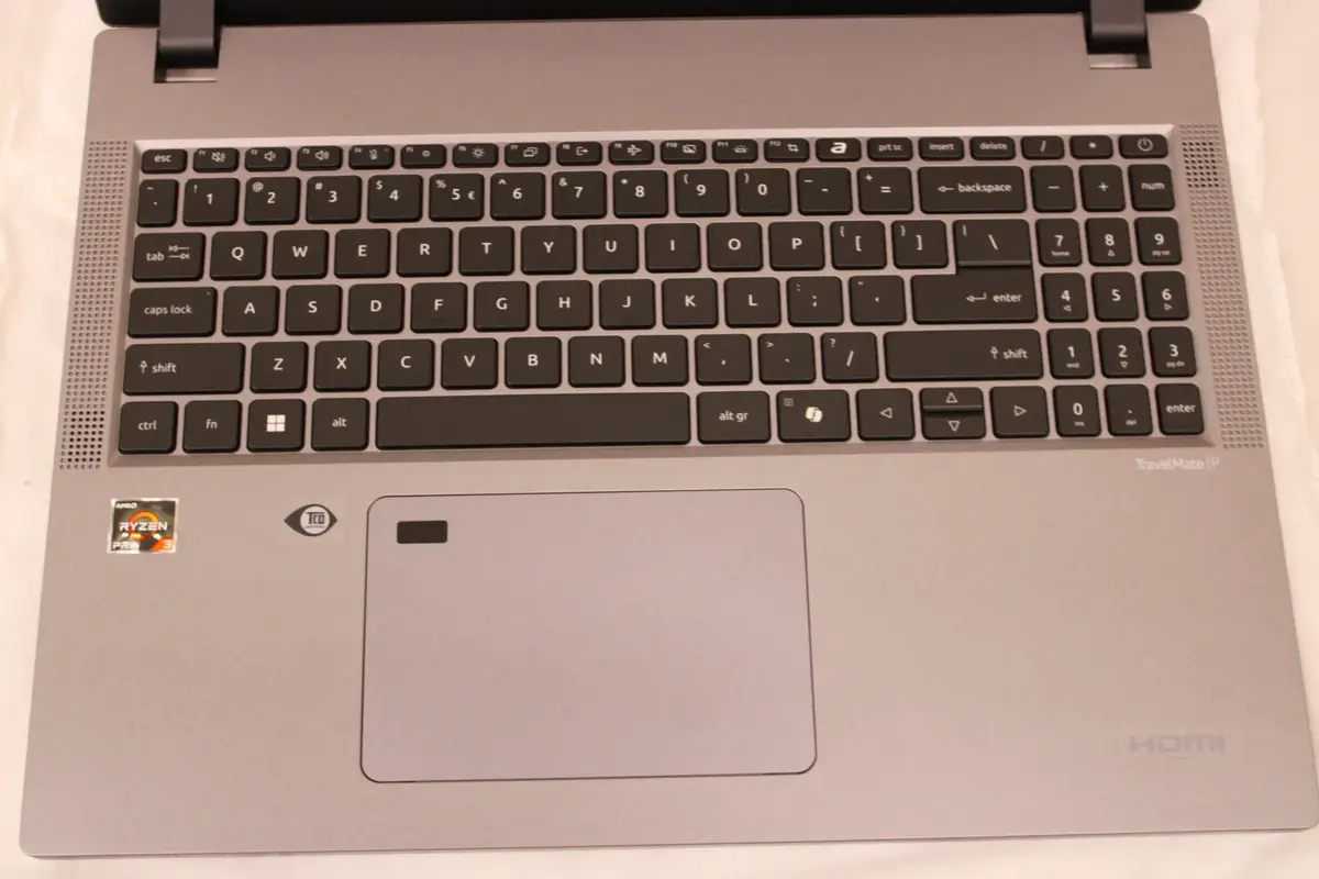 Acer TravelMate TMP216-41-TCO 16" laptop Photo 4