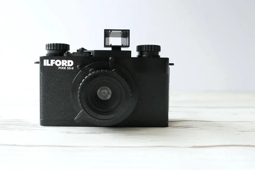 Ilford Pixie 35-II — compact 35mm film camera Photo 10