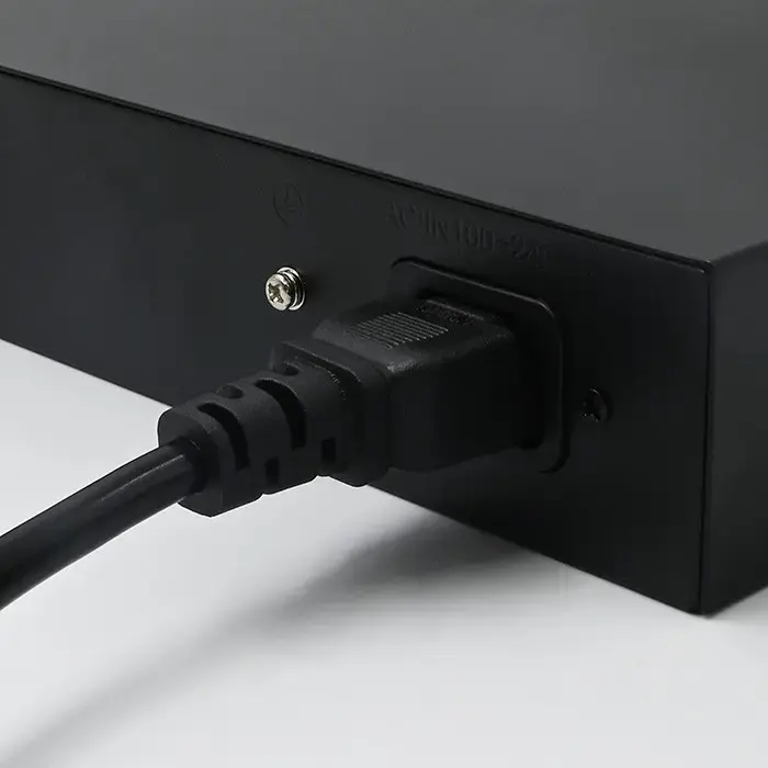 Ethernet PoE slēdzis QOLTEC 52289 4xRJ45 2xUplink Photo 4