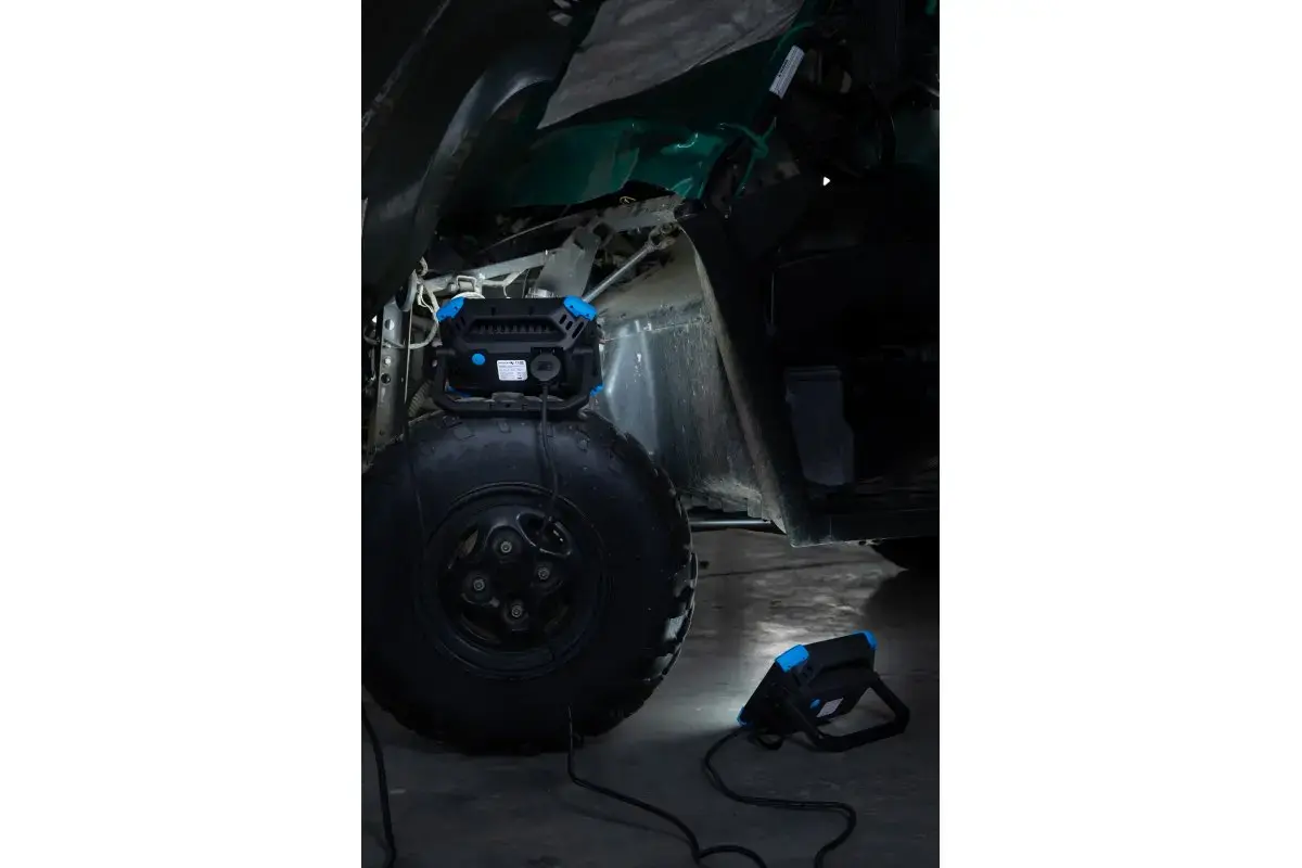 HOGERT HT1E453 portable construction floodlight 3200 lm Photo 5
