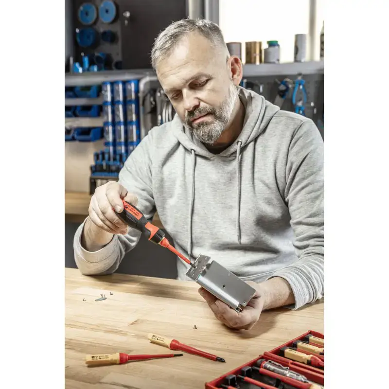 HOGERT HT1S997 insulated screwdriver set — 13 pcs Photo 4