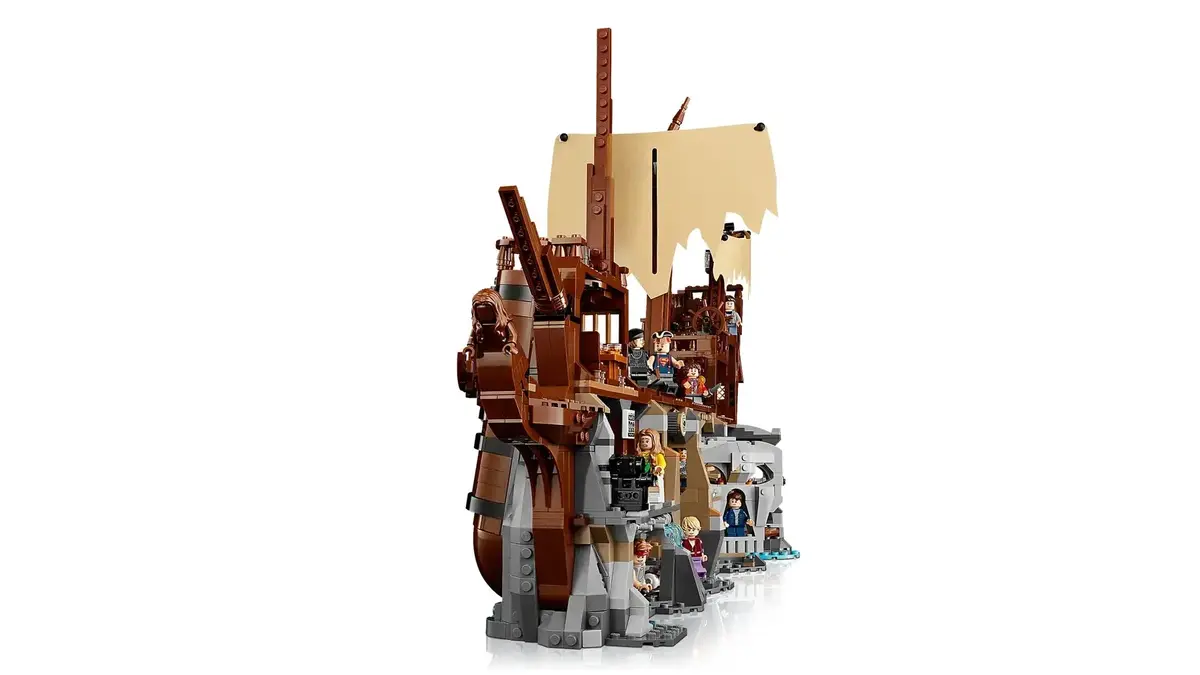 LEGO Icons The Goonies 21363 set Photo 4
