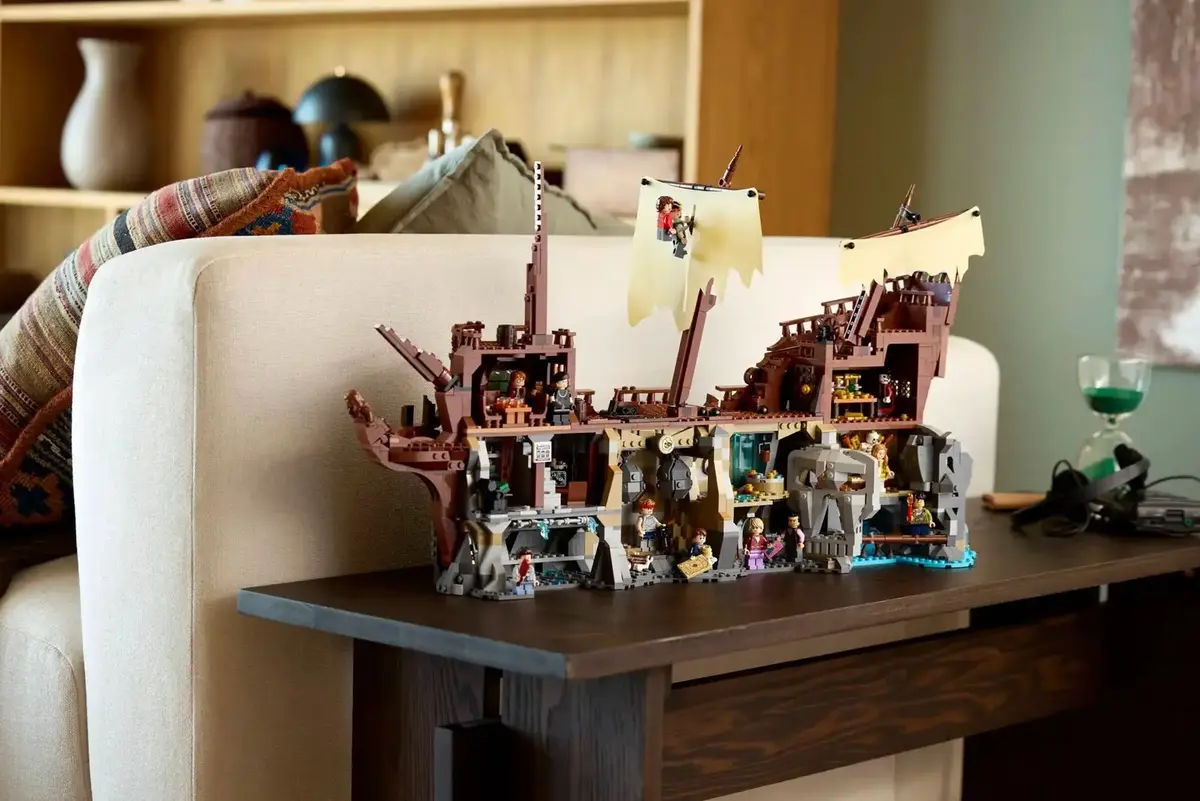 LEGO Icons The Goonies 21363 set Photo 16