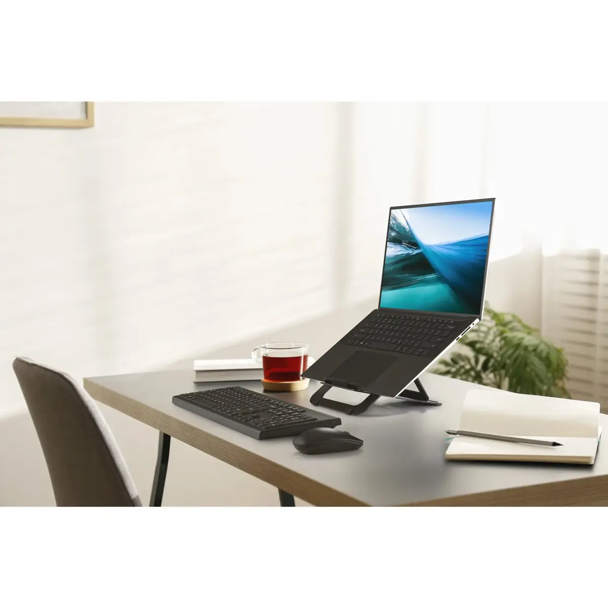 Kensington EQ Adjustable Aluminium Laptop Stand Photo 2