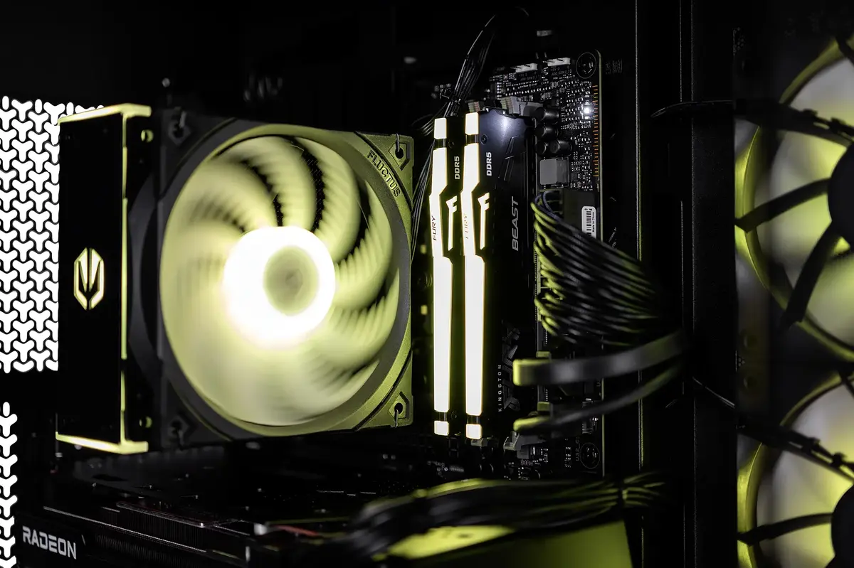 Actina PC AMD Ryzen 7 8700F ar RTX 5070 Ti Photo 7