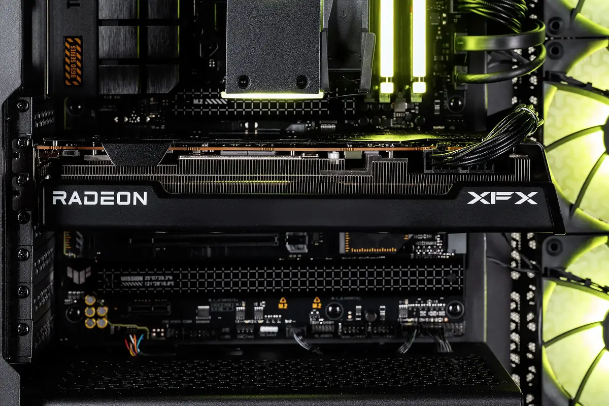 Actina PC AMD Ryzen 7 8700F ar RTX 5070 Ti Photo 8