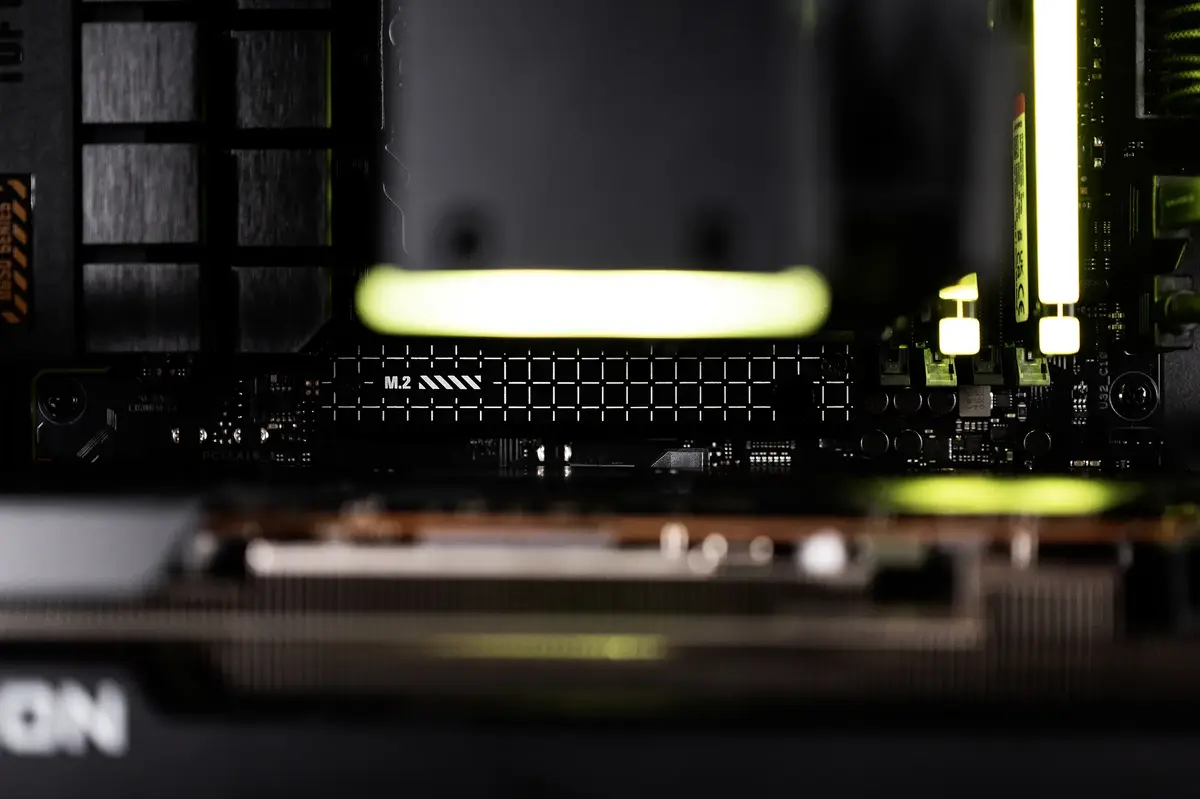 Actina PC AMD Ryzen 7 8700F ar RTX 5070 Ti Photo 9