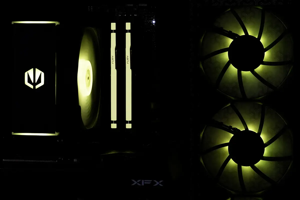 Actina PC AMD Ryzen 7 8700F ar RTX 5070 Ti Photo 10