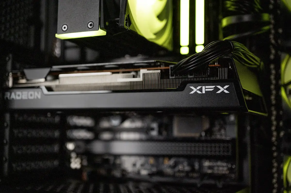 Actina PC AMD Ryzen 7 8700F ar RTX 5070 Ti Photo 13