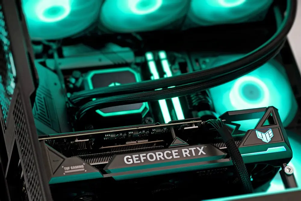 Actina dators AMD Ryzen 7 7800X3D RTX 5070 Black Photo 12