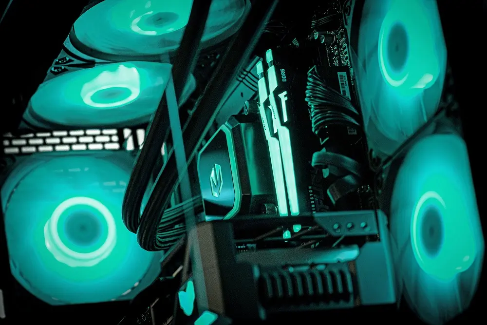 Actina dators AMD Ryzen 7 7800X3D RTX 5070 Black Photo 13