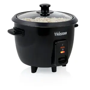 Tristar RK-6141 rice cooker with 0.6 L capacity, 300 W power, button control, and black finish