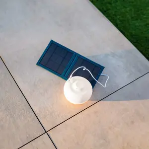 Āra saules-uzlādējama Cherry Bulb lampa NewGarden CHERRY BULB BATTERY, balts korpuss, silta gaisma