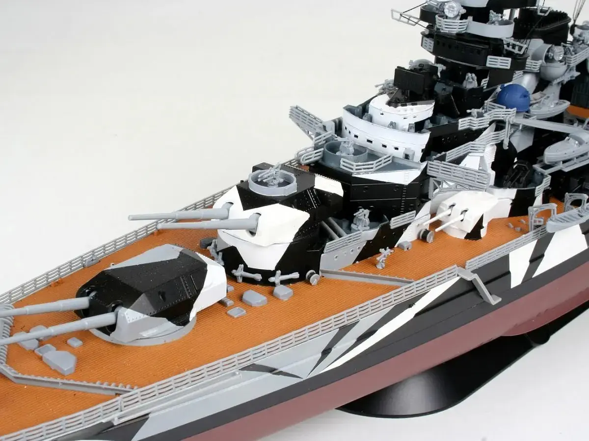 REVELL модель корабля Tirpitz 1:350 Photo 11