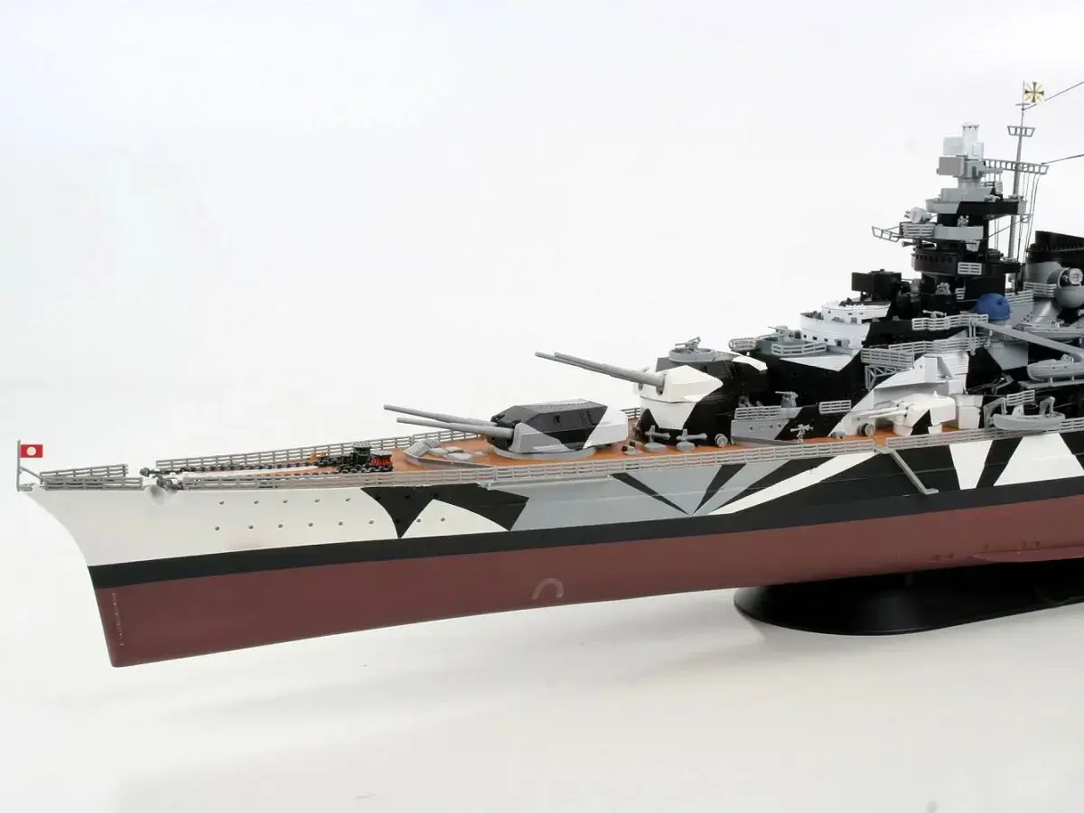 REVELL модель корабля Tirpitz 1:350 Photo 12