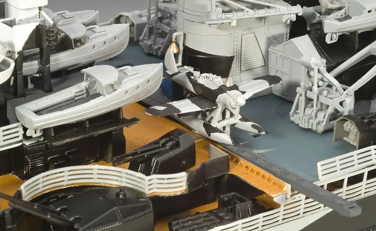 REVELL модель корабля Tirpitz 1:350 Photo 13