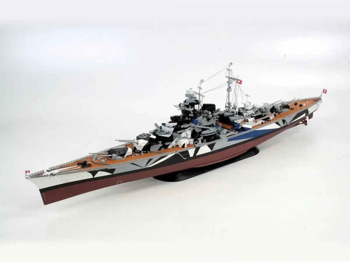 REVELL модель корабля Tirpitz 1:350 Photo 15