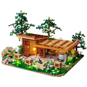 Construction toy Lumibricks Bee Farm model F9062, playset with bee and farm elements