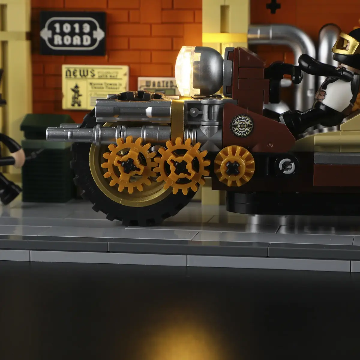 Конструктор LIM Lumibricks Steampunk Motorcycle Chase F9067 Photo 5