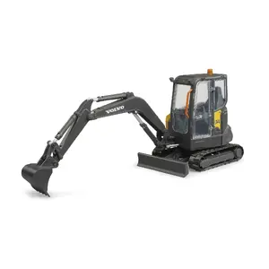 Игрушечная модель BRUDER — компактный экскаватор Volvo ECR40, модель 02465