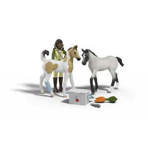 Игровая фигурка Schleich Sarah's First Aid Kit — Schleich 42777