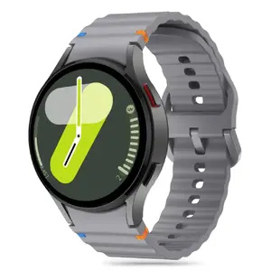 Силиконовый спортивный защитный чехол для Samsung Galaxy Watch (совместим с Watch4/5/5 Pro/6/7/FE) от Tech-Protect, серый