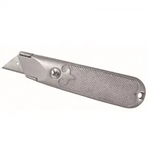 Нож Dedra M9033 с металлическим корпусом и фиксированным трапецеидальным лезвием