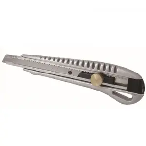 Utility Knife Dedra M9025 with 9 mm snap-off blade and metal handle