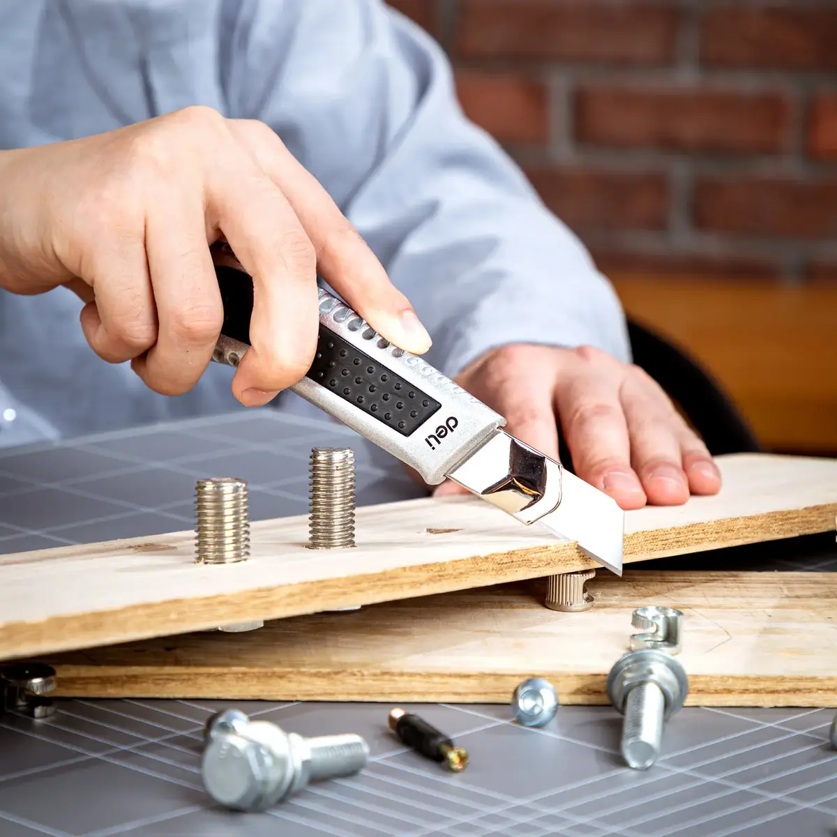 Utility knife Deli EDL4255 Photo 4
