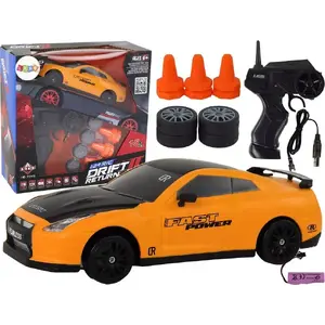 LEANToys радиоуправляемая спортивная машина 1:24, жёлтая, сменные колёса