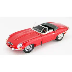 Metāla modeļa auto Bburago Jaguar Type E Cabriolet 1961 mērogā 1:18