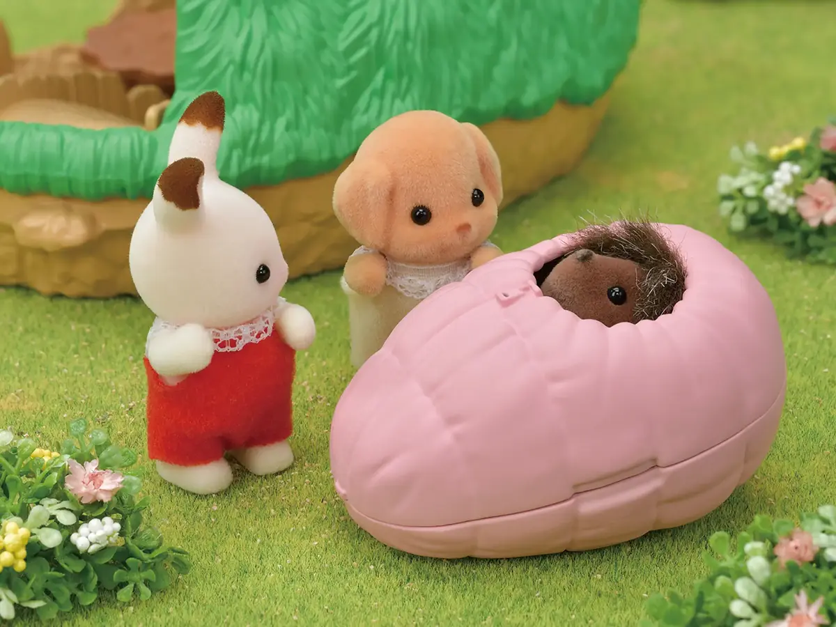 Epoch Sylvanian Families Baby Hedgehog Hideout Photo 7