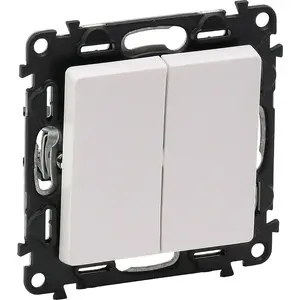 Переключатель свечной Legrand Valena Life 10AX IP20 белый модель 752105