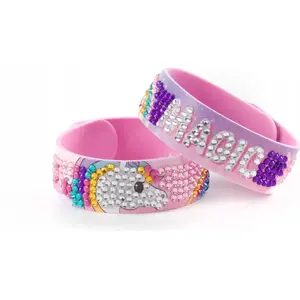 Derform craft kit Zest Kreat Bransoletki Diament Unicorn — children's bracelet-making set