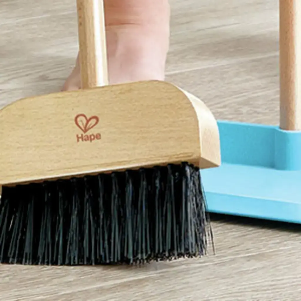 Hape Clean Up Broom Set детская метла с совком Photo 6