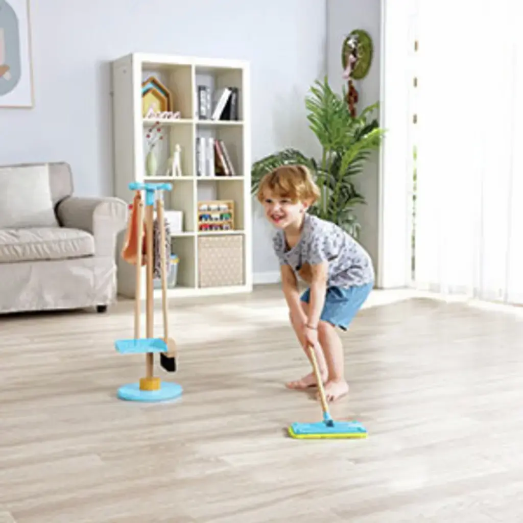 Hape Clean Up Broom Set детская метла с совком Photo 7