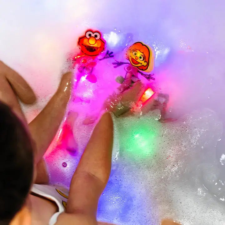 Glo Pals Elmo Pal vannas rotaļlieta ar gaismām Photo 3