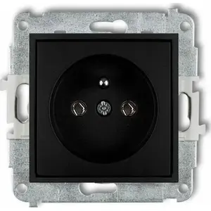 Розетка с заземлением Karlik Icon 12IGP-1z 2P+Z черный мат — одинарная, без шторок