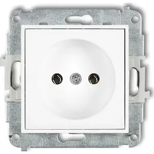 Розетка настенная одна Karlik MGP-1p с защитными шторками, белая