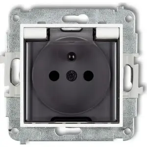 Розетка Karlik MINI MGPB-1zdp IP44 брызгозащищённая с шторкой, крышкой, белая